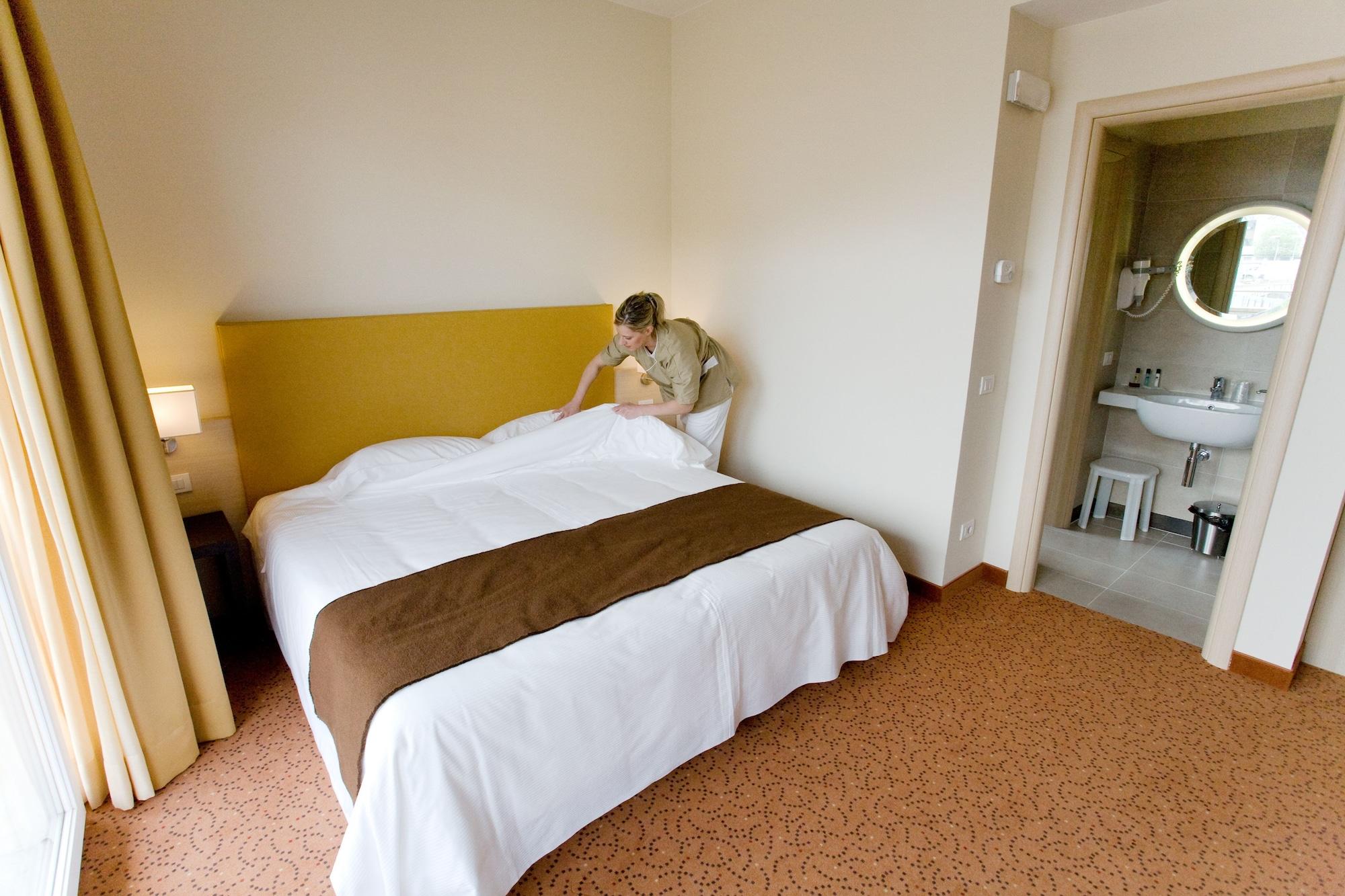 Regal Hotel Brescia Room photo